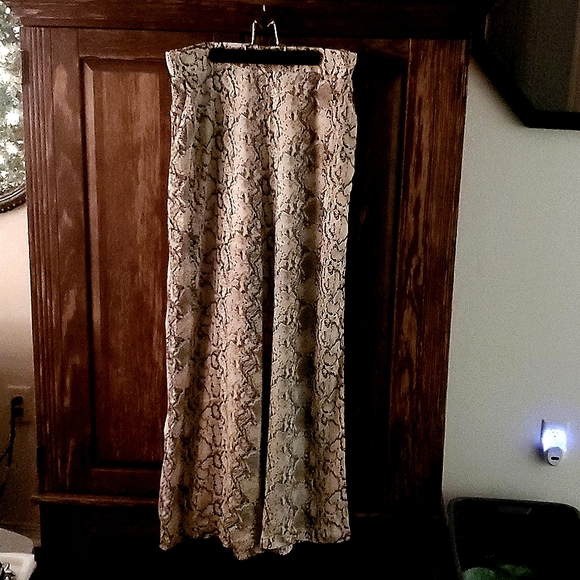 Stunning Stetson Snake Print High Waist Wide Leg Pant Size L; NWT - Picture 1 of 6